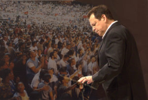 Pastor Mario Murillo: IF YOU STILL CAN’T FIGURE OUT WHO TO VOTE FOR THEN YOU AIN’T CHRISTIAN. (mariomurilloministries.wordpress.com)