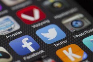 Twitter Locks Trump Campaign Account Less than 3 Weeks Before Presidential Election (feedproxy.google.com)